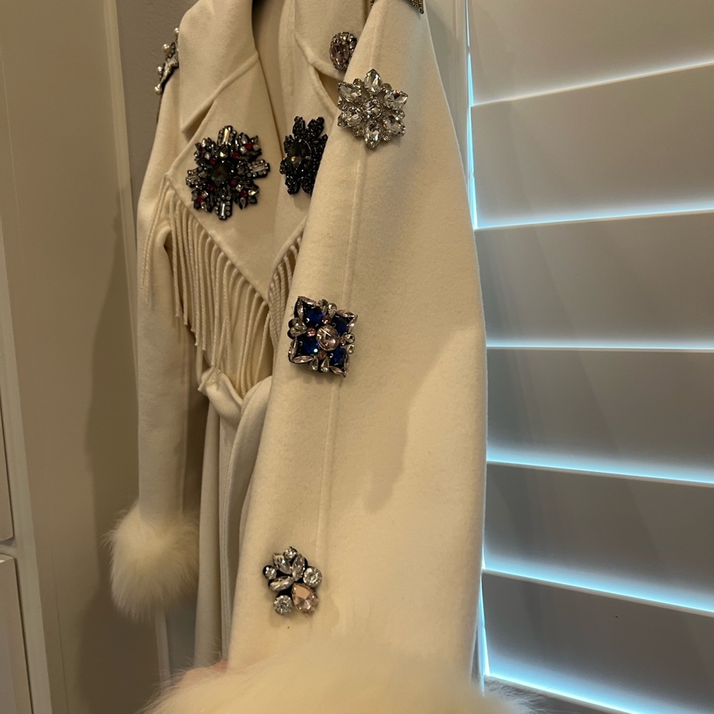 New Regina Italian cashmere blend Ivory Coat with fox Fur Trimand Embellishments - Picture 7 of 11